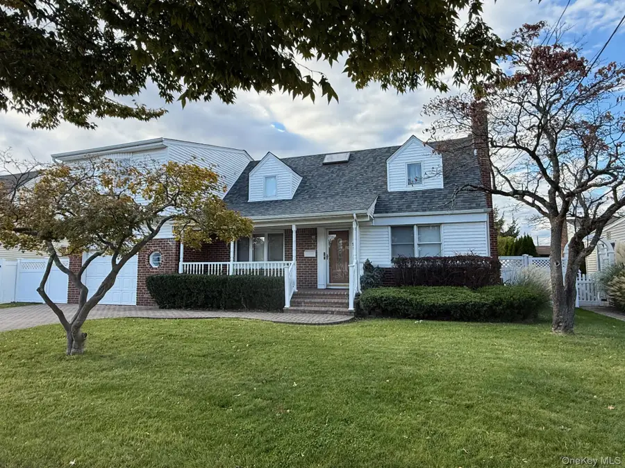 198 Guildford Court, West Hempstead, NY 11552 - Image #3