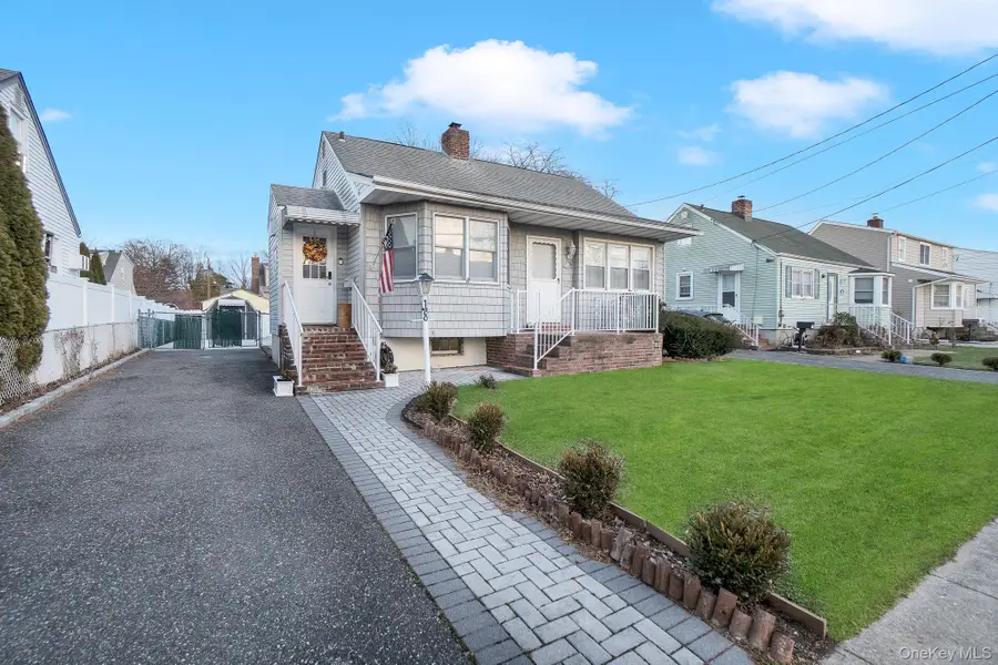 18 Cambridge Avenue, Bethpage, NY 11714 - Image #2