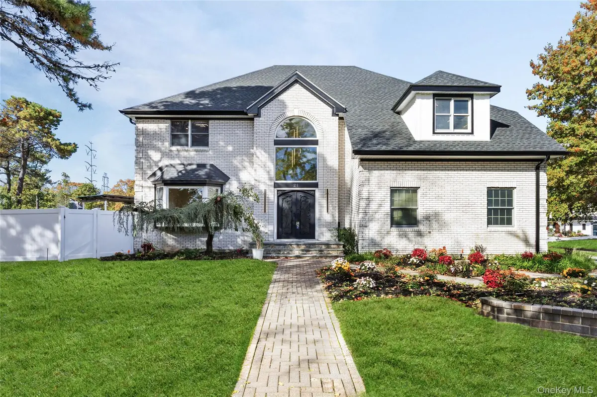 21 Pine Edge Place, Dix Hills, NY 11746 - Image #1