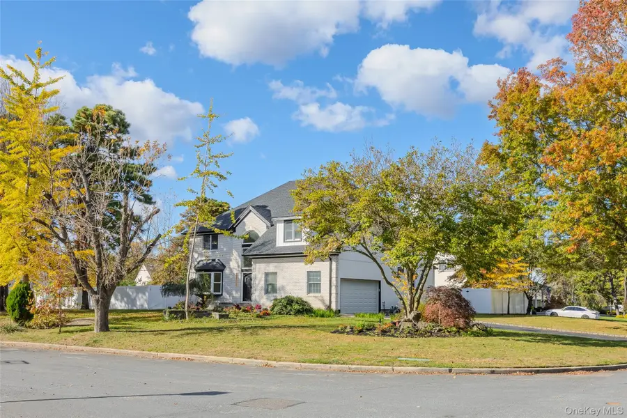 21 Pine Edge Place, Dix Hills, NY 11746 - Image #2