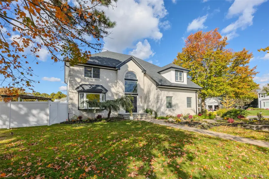 21 Pine Edge Place, Dix Hills, NY 11746 - Image #3