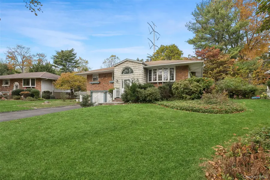 11 Mackay Drive, Hauppauge, NY 11788 - Image #2