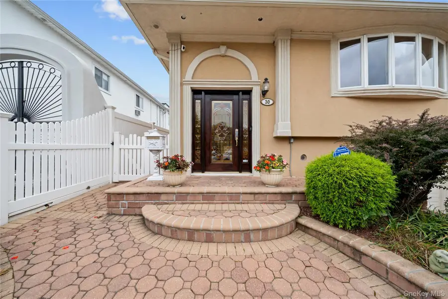 30 Angevine Avenue, Hempstead, NY 11550 - Image #2