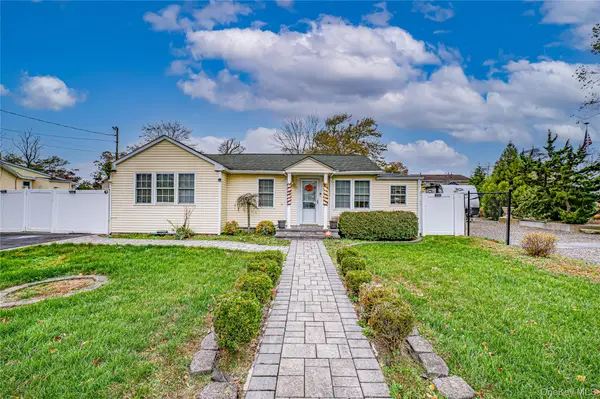 96 Huntington Drive, Mastic Beach, NY 11951