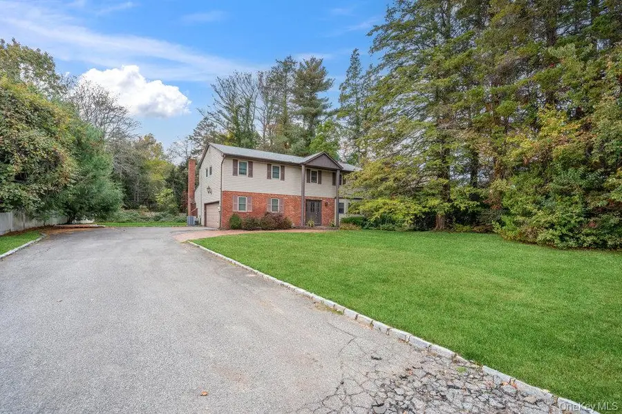 3 Aron Drive, Woodbury, NY 11797 - Image #2