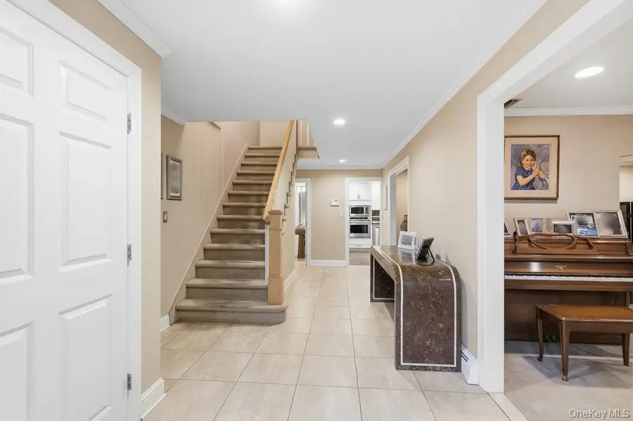 3 Aron Drive, Woodbury, NY 11797 - Image #3