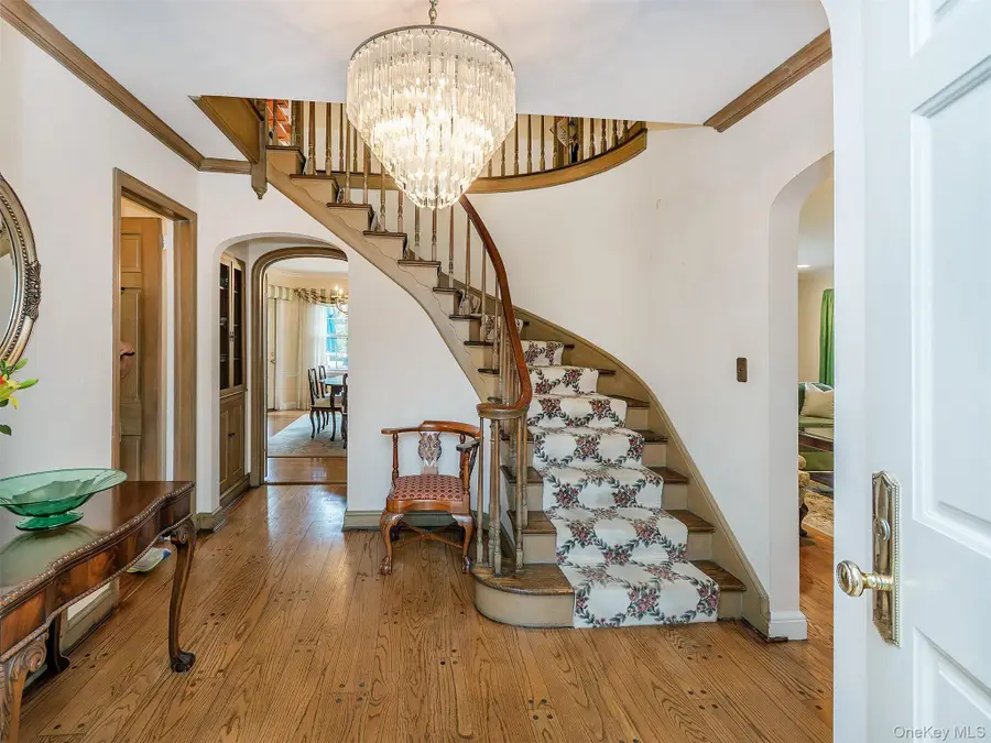 38 Wensley Drive, Great Neck, NY 11021 - Image #3