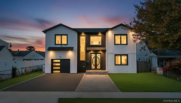 14 Bark Lane, Levittown, NY 11756