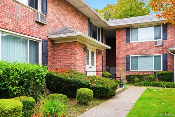 131 Edmunton Drive #G14, North Babylon, NY 11703