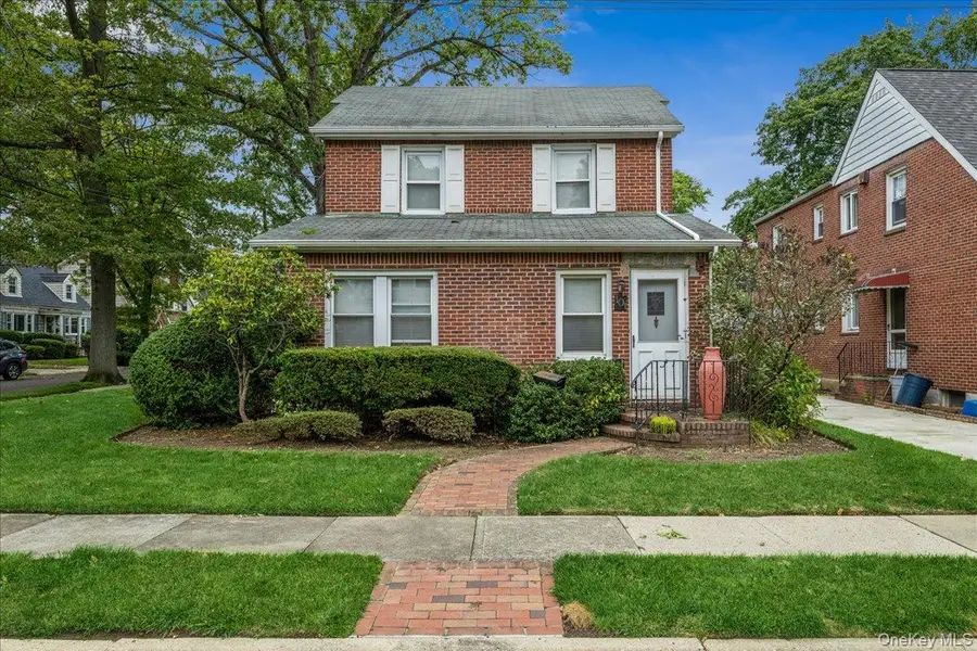 101 W Elder Avenue, Floral Park, NY 11001 - Image #2