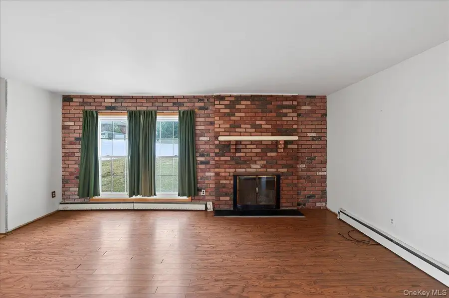 20 Longstreet Drive, Lake Grove, NY 11755 - Image #2