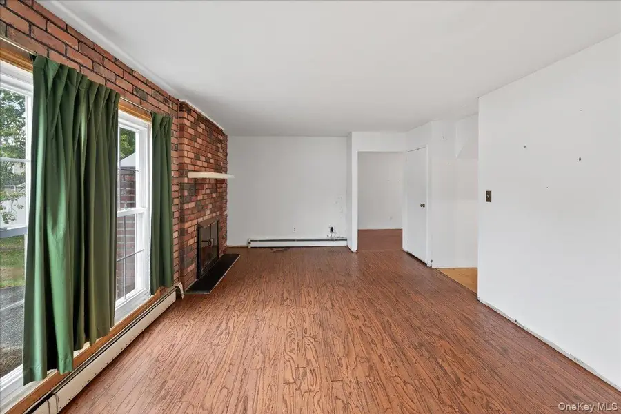 20 Longstreet Drive, Lake Grove, NY 11755 - Image #3