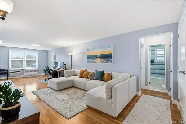 241-20 Northern Boulevard # 5-B, Douglaston, NY 11362