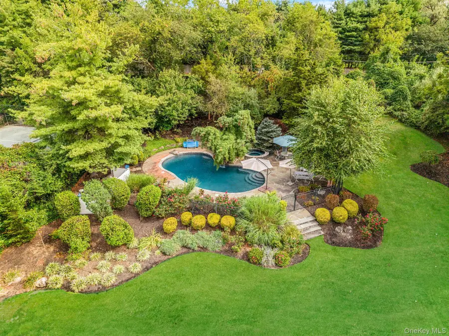 43 Cabriolet Lane, Melville, NY 11747 - Image #3