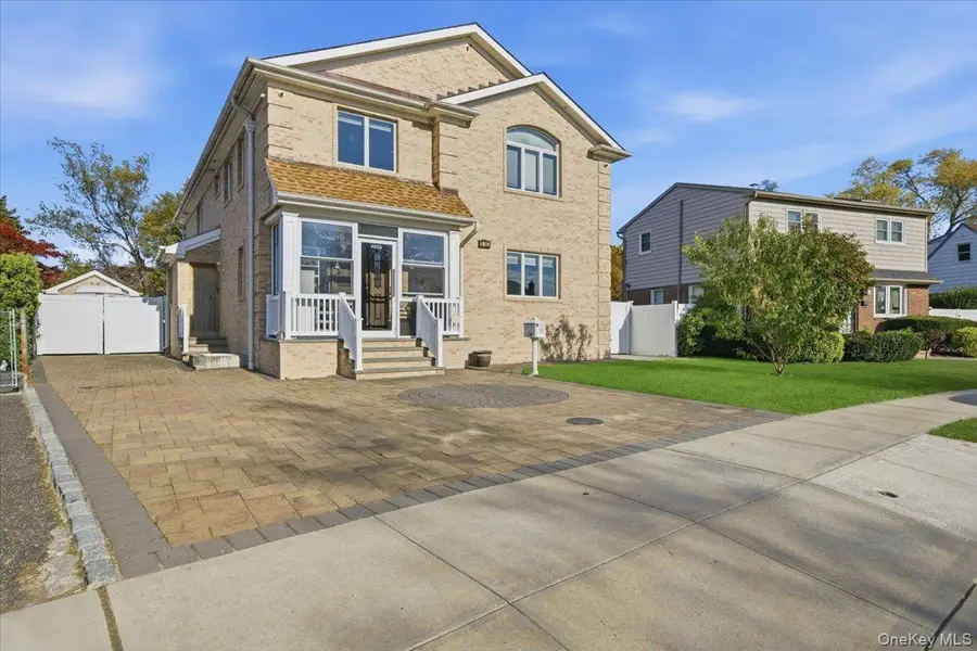 19 8th Street, Hicksville, NY 11801 - Image #2