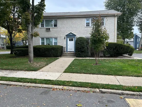 21 Arch Lane #1A, Islip, NY 11751