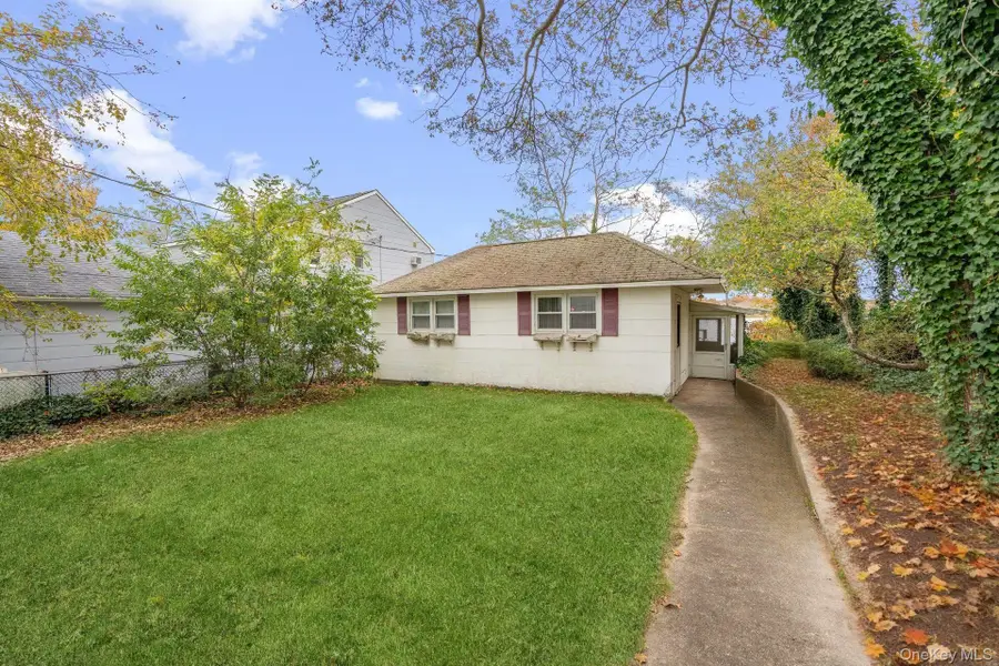 113 Overlook Drive, Mastic, NY 11950 - Image #2