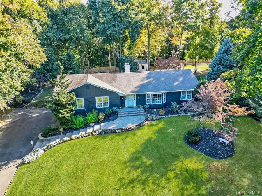 5 Pebble Hill Court, Northport, NY 11768 - Image #2