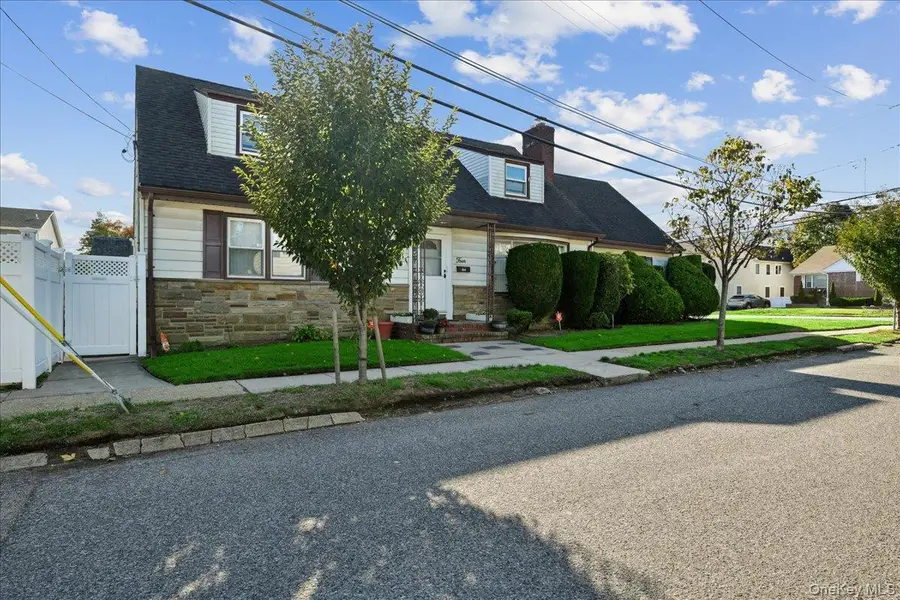 4 E. Carpenter Street, Valley Stream, NY 11580 - Image #2
