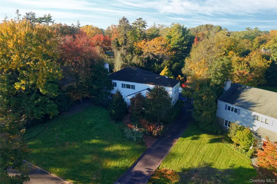 25 Hilltop Drive W, Great Neck, NY 11021 - Image #2