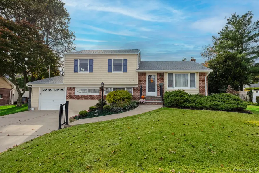 6 Kipling Drive, Greenlawn, NY 11740 - Image #2