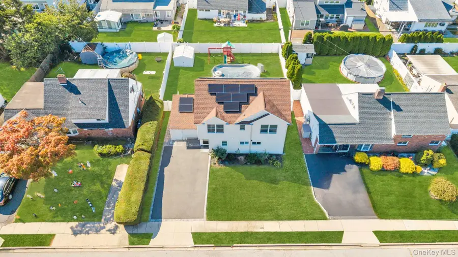 20 Bridge Lane, Hicksville, NY 11801 - Image #2