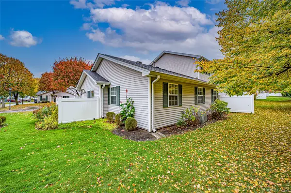 19 Biltmore Circle #19, Huntington Station, NY 11746