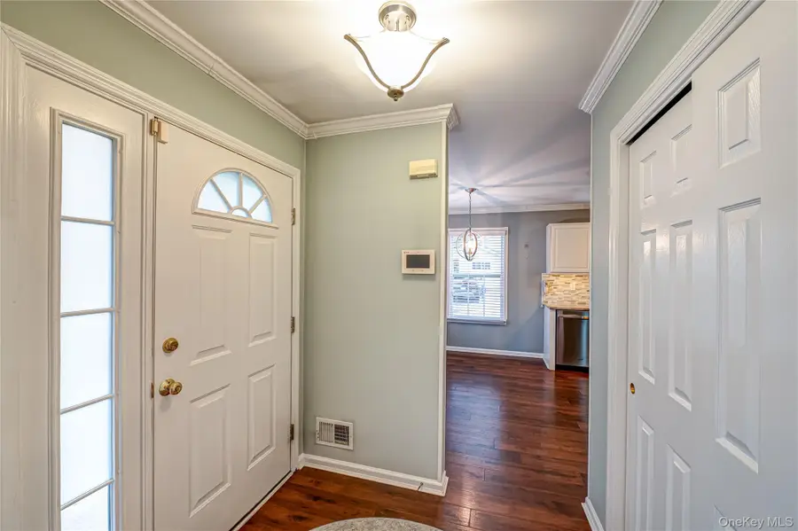 19 Biltmore Circle #19, Huntington Station, NY 11746 - Image #2