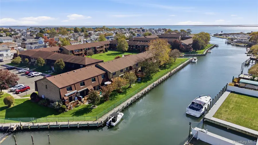 313 Mariners Way, Copiague, NY 11726 - Image #3