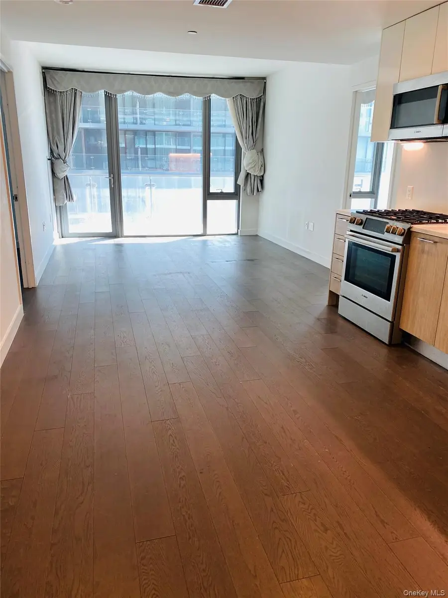 131-03 40 Road Boulevard #11Q, Flushing, NY 11354 - Image #3