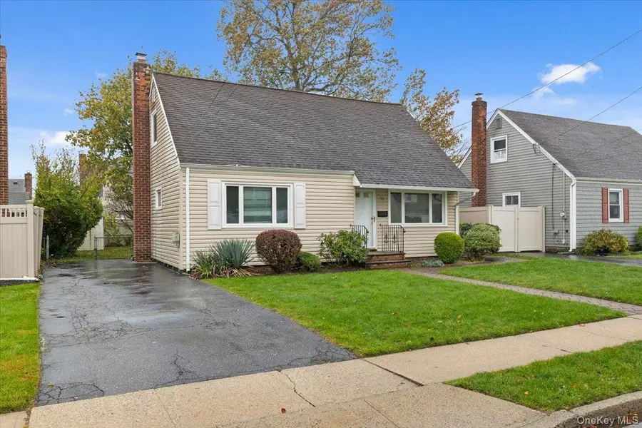 55 Audrey Ave, Plainview, NY 11803 - Image #2