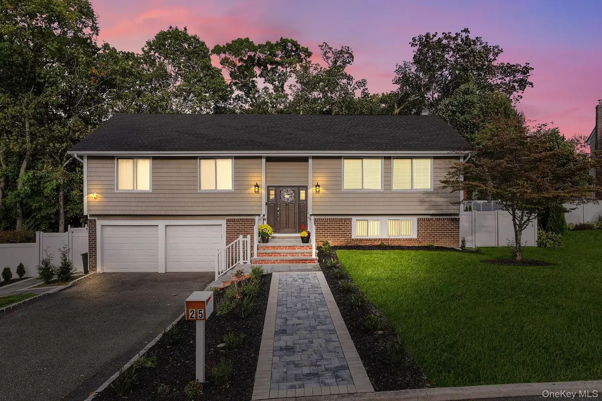 25 Hitching Post Lane, Glen Cove, NY 11542 - Image #1