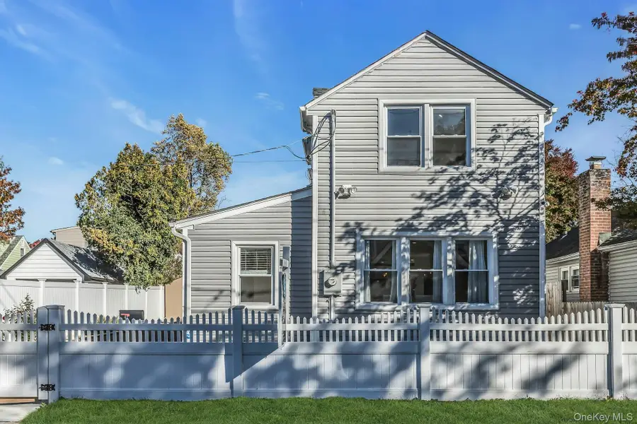 42 13th Street, Locust Valley, NY 11560 - Image #3