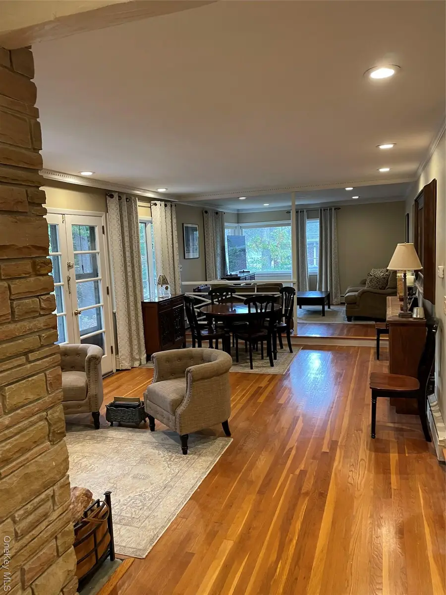 300 Washington Drive, Centerport, NY 11721 - Image #3