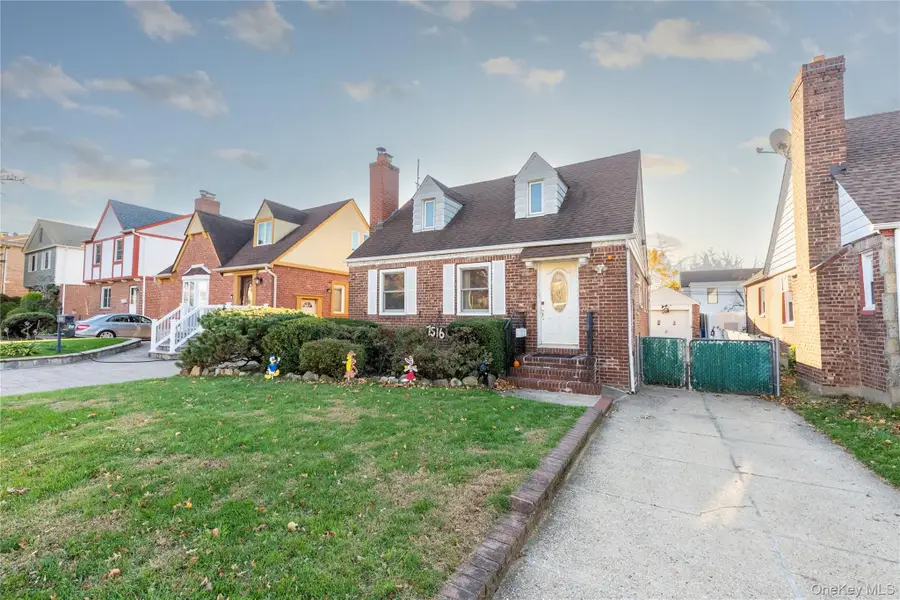 7516 180th Street, Fresh Meadows, NY 11366 - Image #3