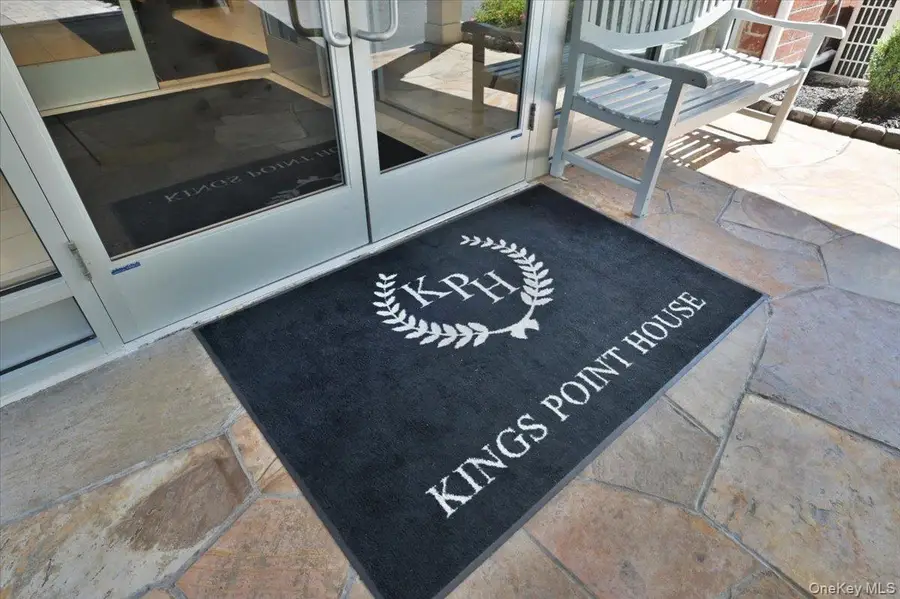 320 E Shore Road E #6B, Great Neck, NY 11023 - Image #3