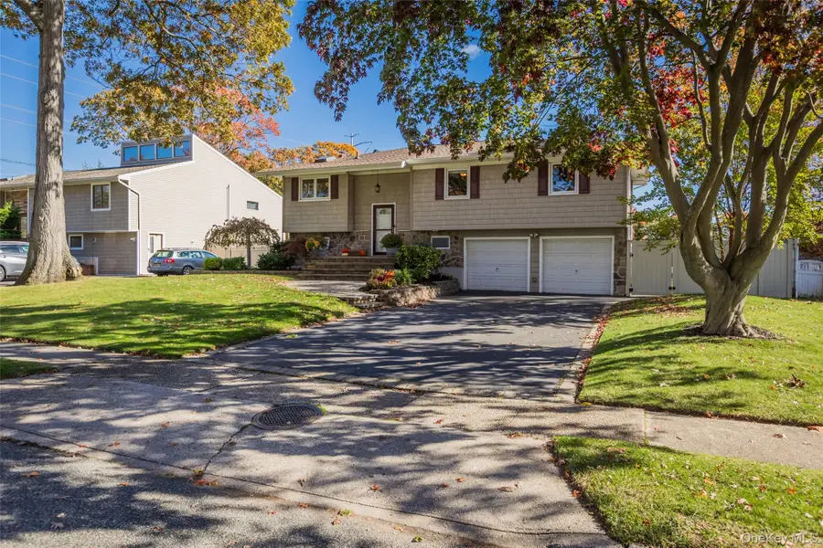 11 Mohegan Lane, Commack, NY 11725 - Image #2