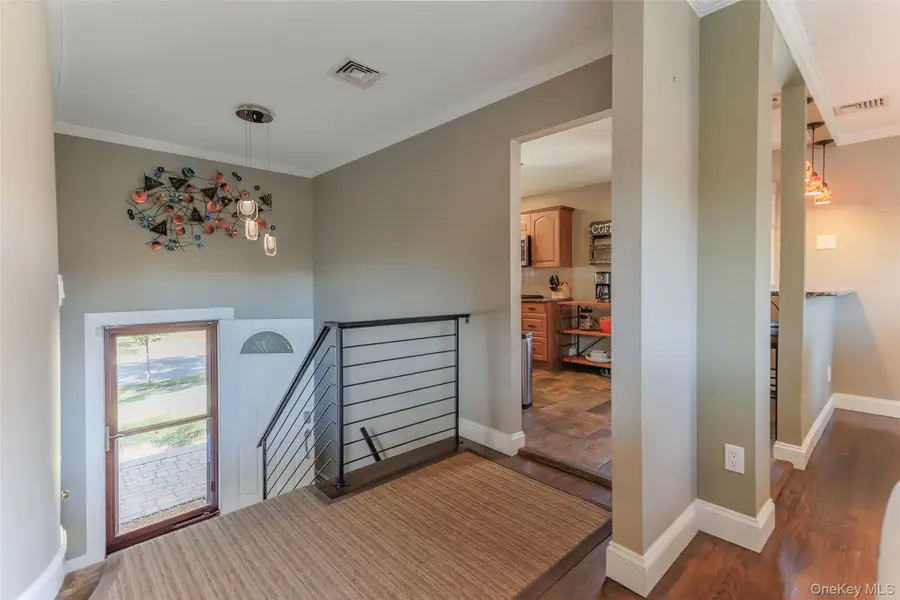 11 Mohegan Lane, Commack, NY 11725 - Image #3