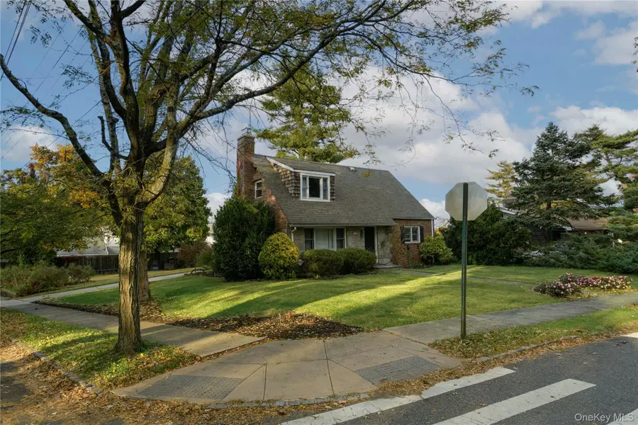 301 Park Lane, Douglaston, NY 11363 - Image #2