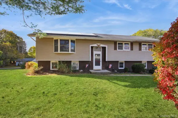 1 Blossom Hill Drive, Marlboro, NY 12542