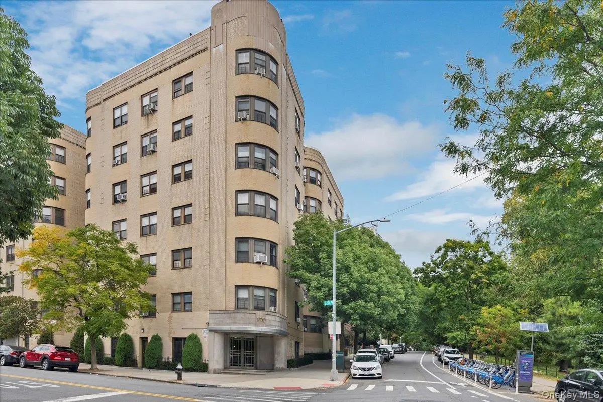 190 E Mosholu Parkway S #6H, Bronx, NY 10458 - Image #1