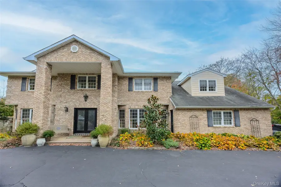 37 Peppermill Lane, Dix Hills, NY 11746 - Image #3