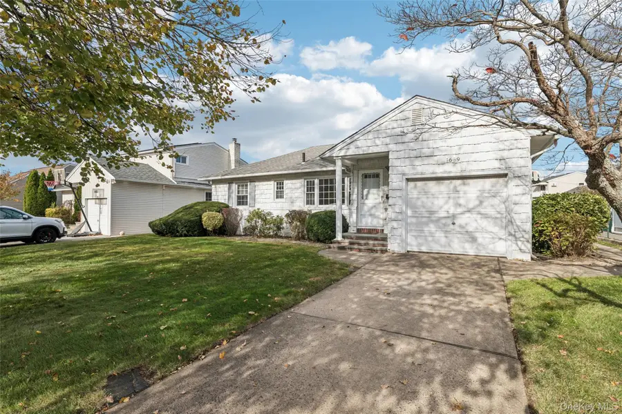 1689 Barbara Lane, East Meadow, NY 11554 - Image #2