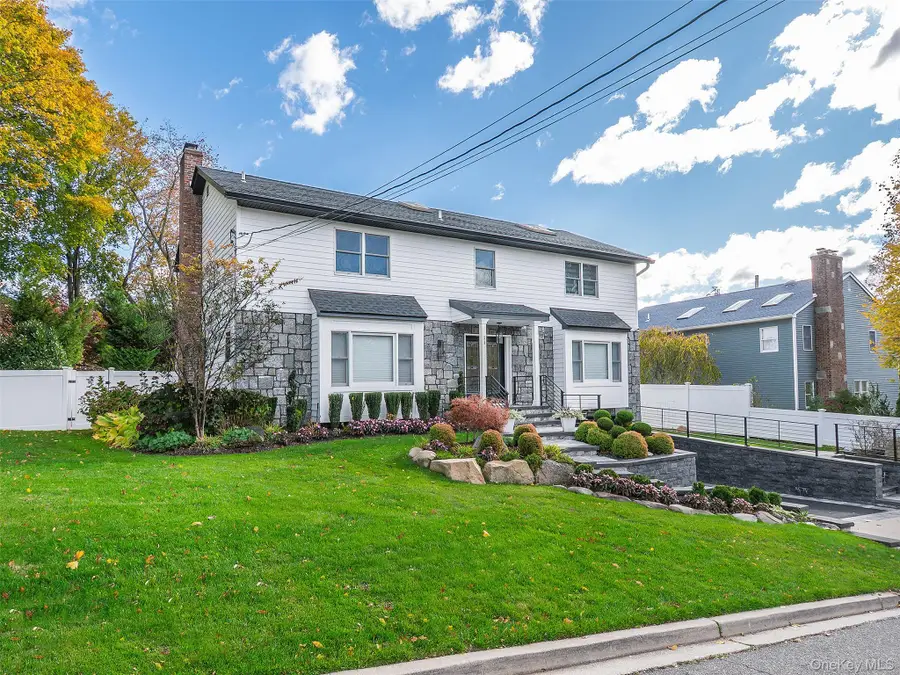 11 Maple Street, Glenwood Landing, NY 11547 - Image #2