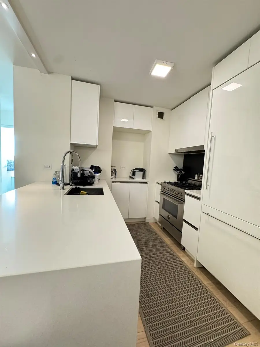 301 W 53rd Street #9K, Manhattan, NY 10019 - Image #2