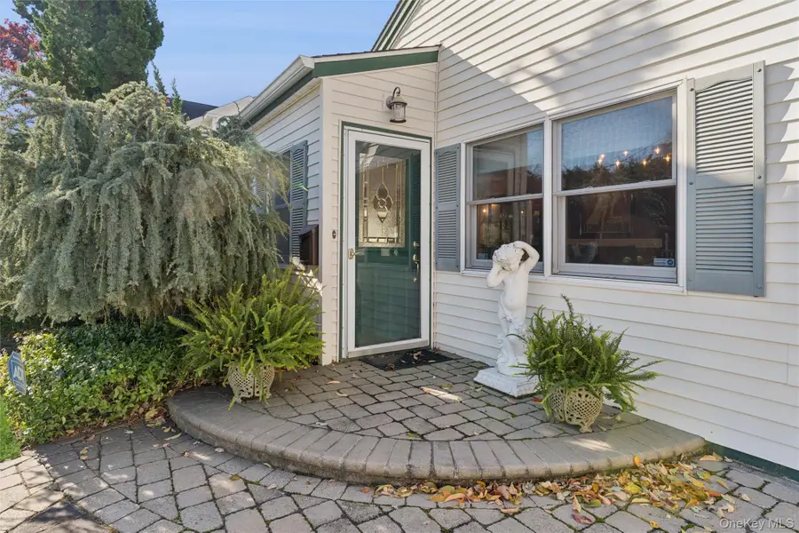31 Grand Central Avenue, Amityville, NY 11701 - Image #2