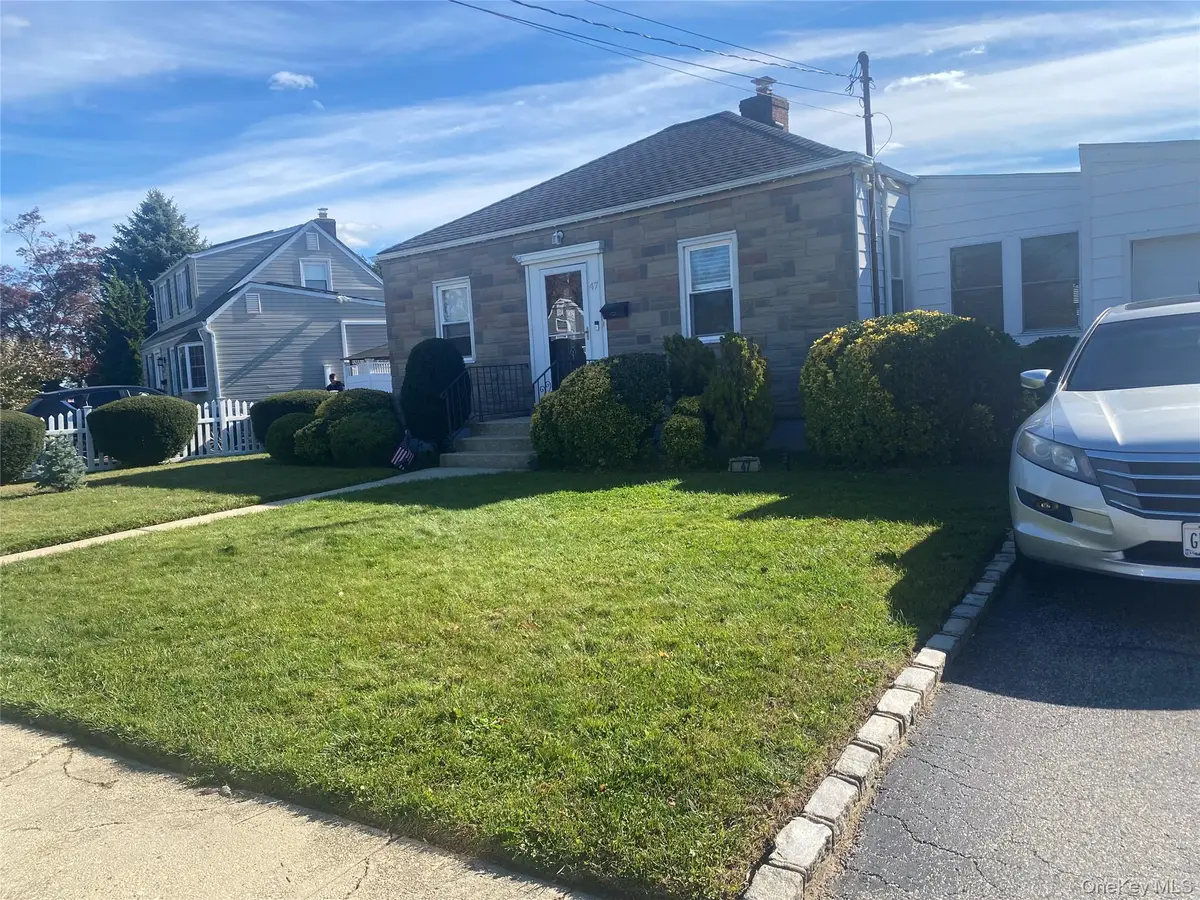 47 Walnut Avenue E, Farmingdale, NY 11735 - Image #1