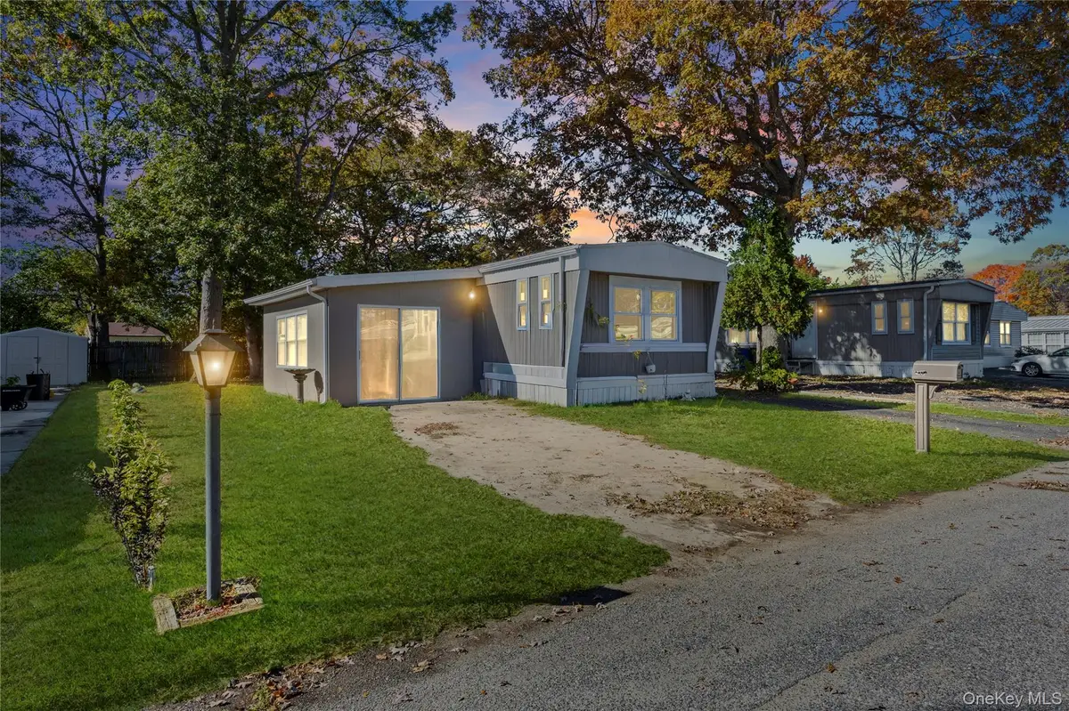 40 Buttercup Dr, Bohemia, NY 11716 - Image #1