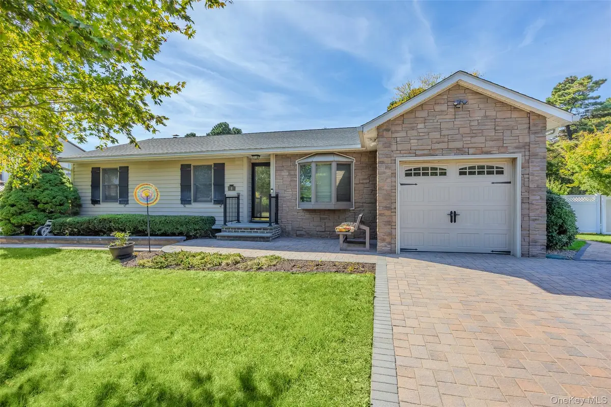 4 Lisa Court, Medford, NY 11763 - Image #1