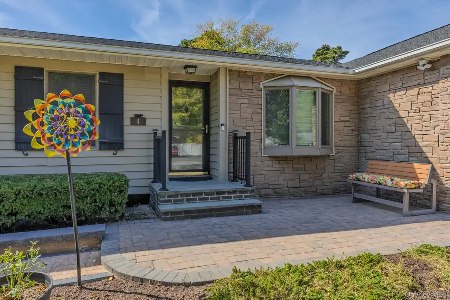 4 Lisa Court, Medford, NY 11763 - Image #3